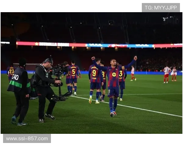 巴萨备战情况更新:拉菲尼亚与拉什福德缺席训练,德容恢复合练 巴萨备战情况更新:拉菲尼亚与拉什福德缺席训练,德容恢复合练